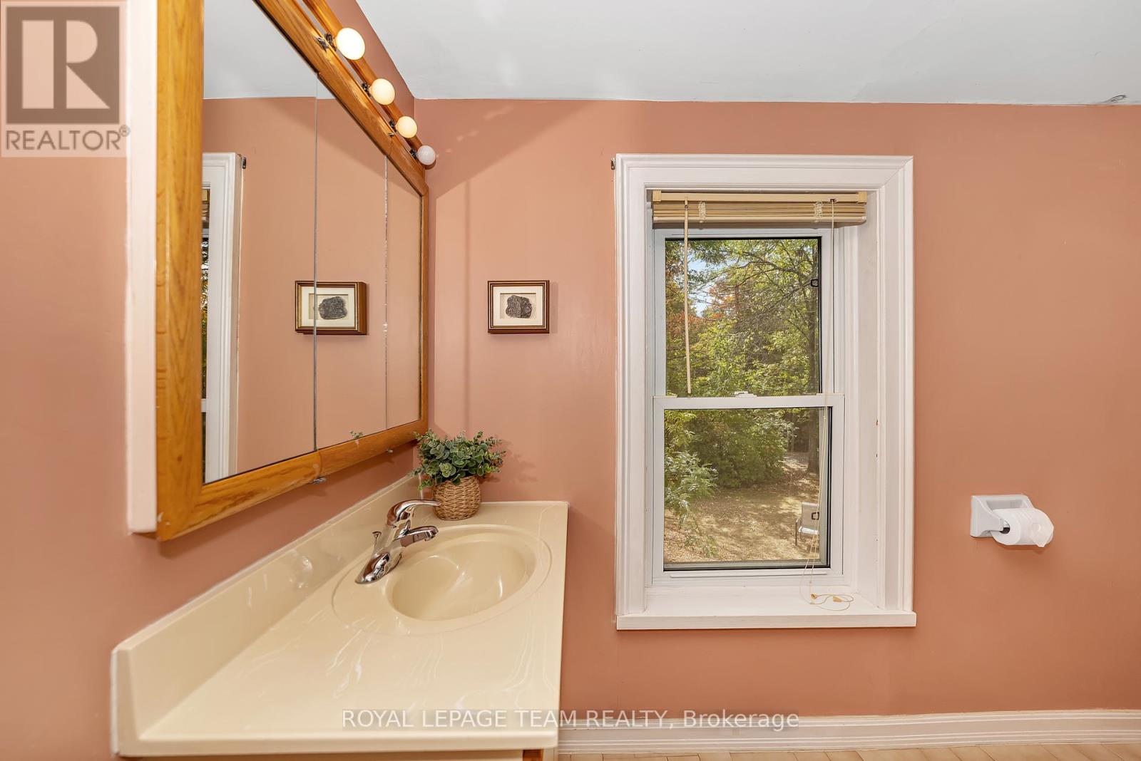 2307 Scrivens Drive, Ottawa, Ontario  K0A 2P0 - Photo 22 - X12451009