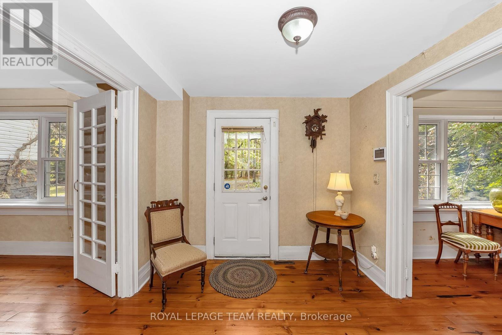 2307 Scrivens Drive, Ottawa, Ontario  K0A 2P0 - Photo 7 - X12451009