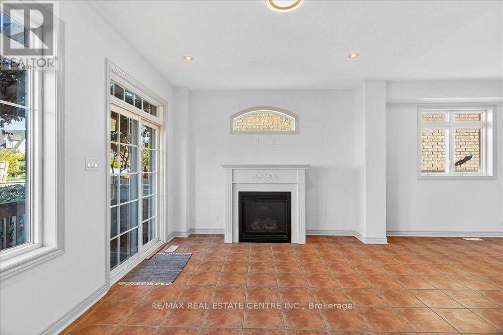 3281 Sunlight Street, Mississauga, Ontario  L5M 0G7 - Photo 10 - W12450985