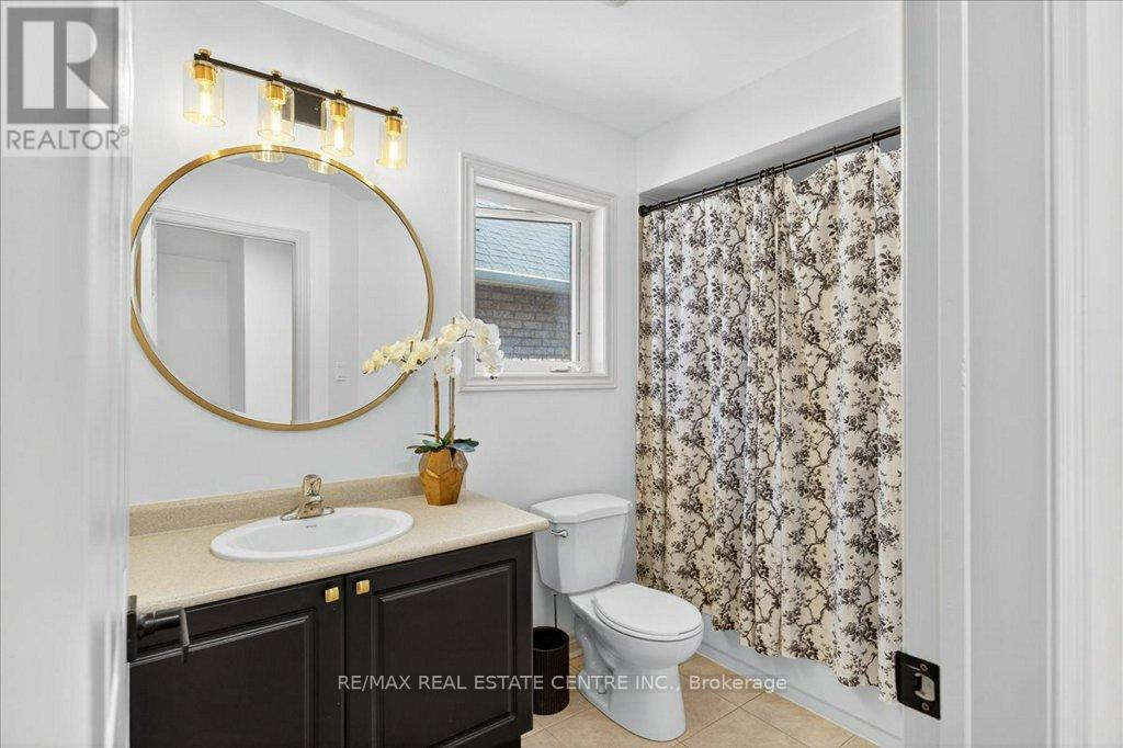 3281 Sunlight Street, Mississauga, Ontario  L5M 0G7 - Photo 13 - W12450985