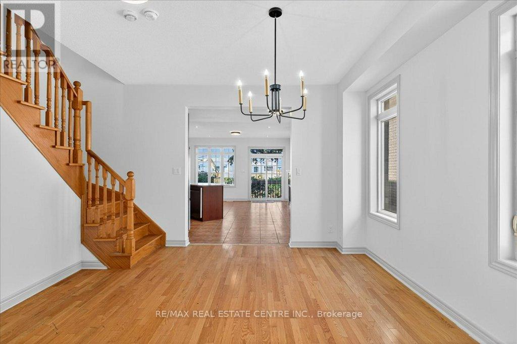 3281 Sunlight Street, Mississauga, Ontario  L5M 0G7 - Photo 2 - W12450985