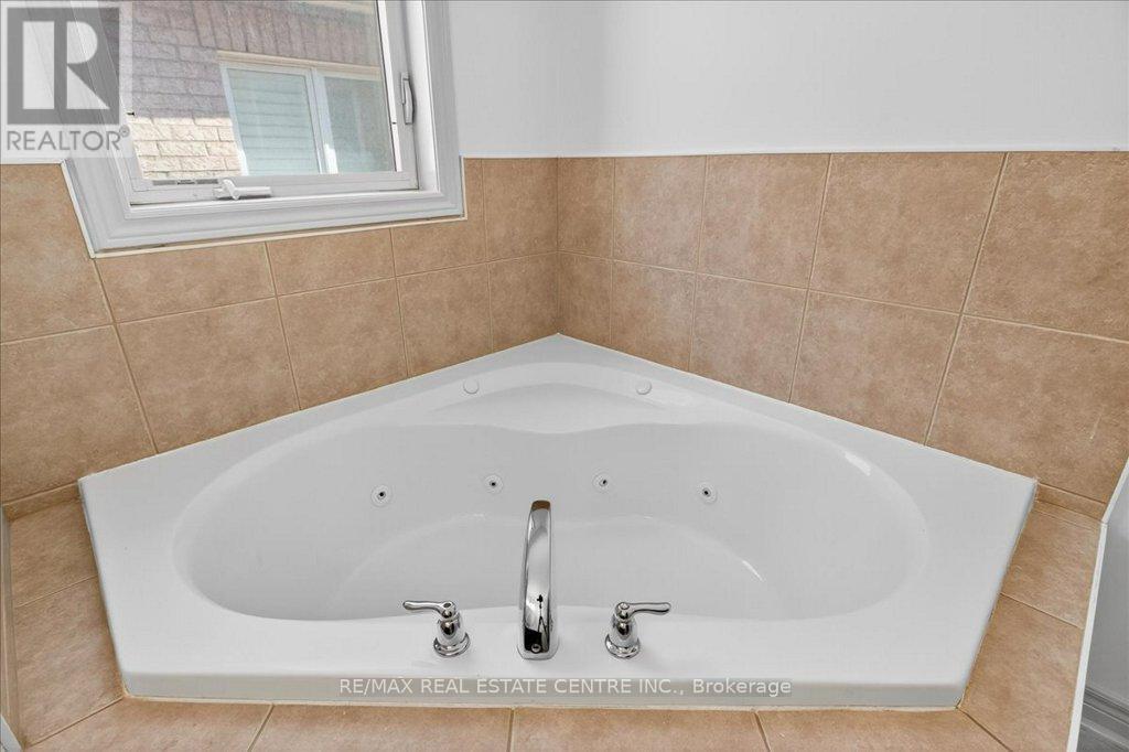 3281 Sunlight Street, Mississauga, Ontario  L5M 0G7 - Photo 20 - W12450985