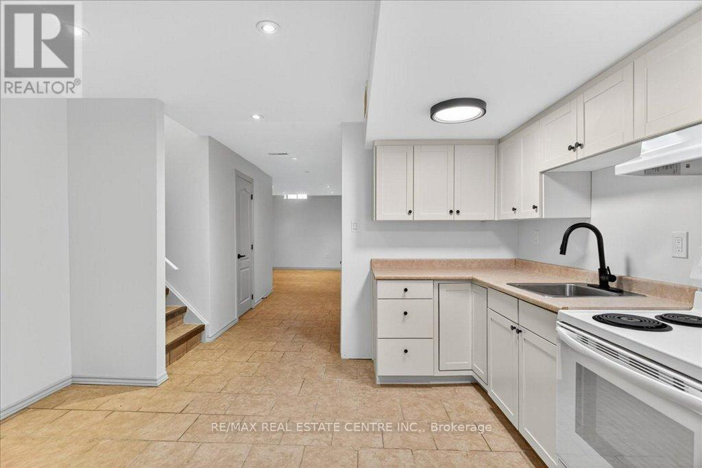 3281 Sunlight Street, Mississauga, Ontario  L5M 0G7 - Photo 23 - W12450985