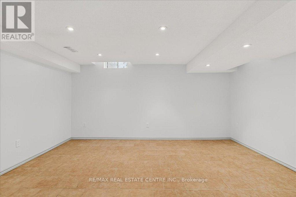 3281 Sunlight Street, Mississauga, Ontario  L5M 0G7 - Photo 24 - W12450985