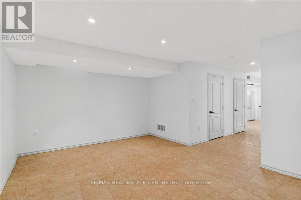 3281 Sunlight Street, Mississauga, Ontario  L5M 0G7 - Photo 26 - W12450985