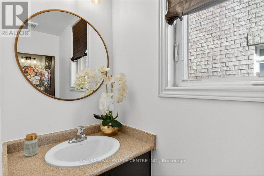 3281 Sunlight Street, Mississauga, Ontario  L5M 0G7 - Photo 3 - W12450985