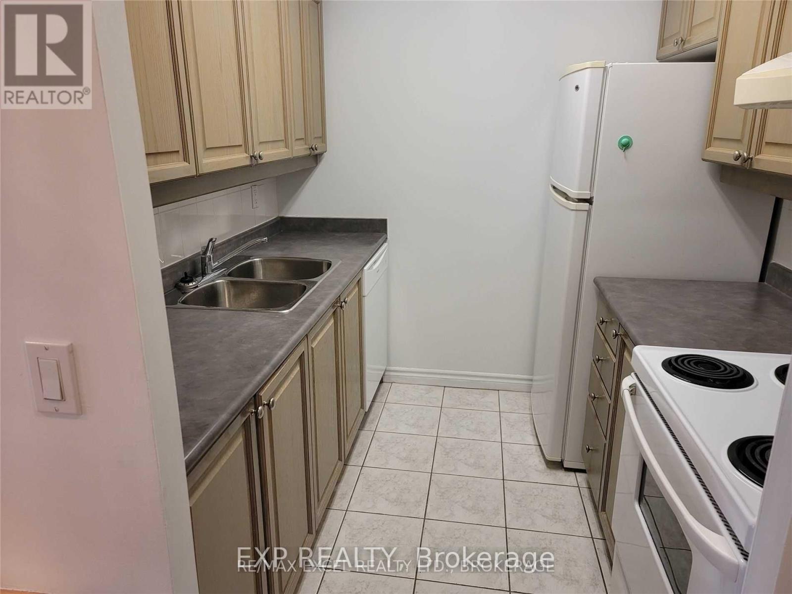 1007 - 18 Sommerset Way, Toronto, Ontario  M2N 6X5 - Photo 4 - C12450986