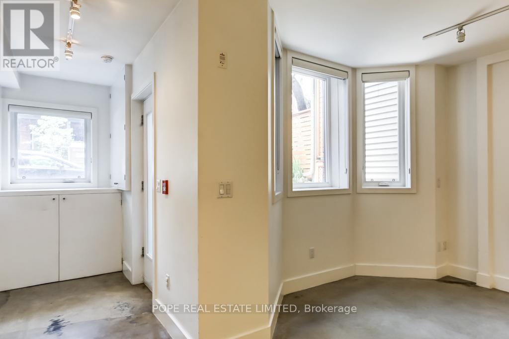 Lower - 95 Major Street, Toronto, Ontario  M5S 2K9 - Photo 5 - C12451014