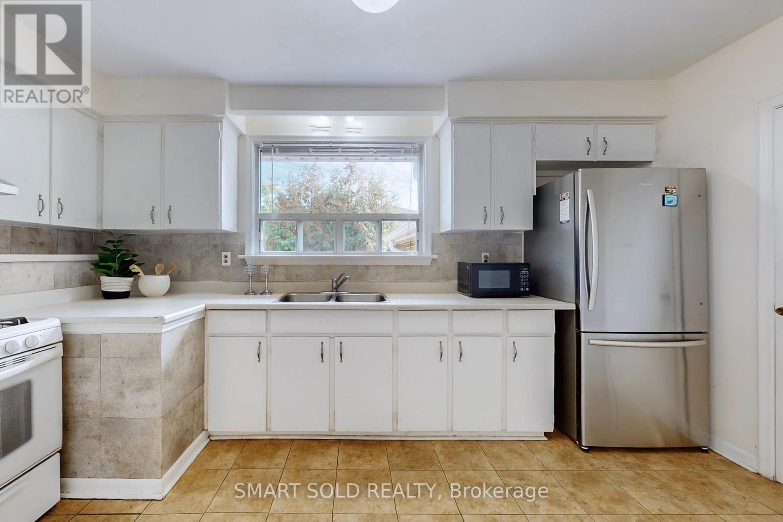 21 Sunmount Road, Toronto, Ontario  M1T 2A4 - Photo 11 - E12451015