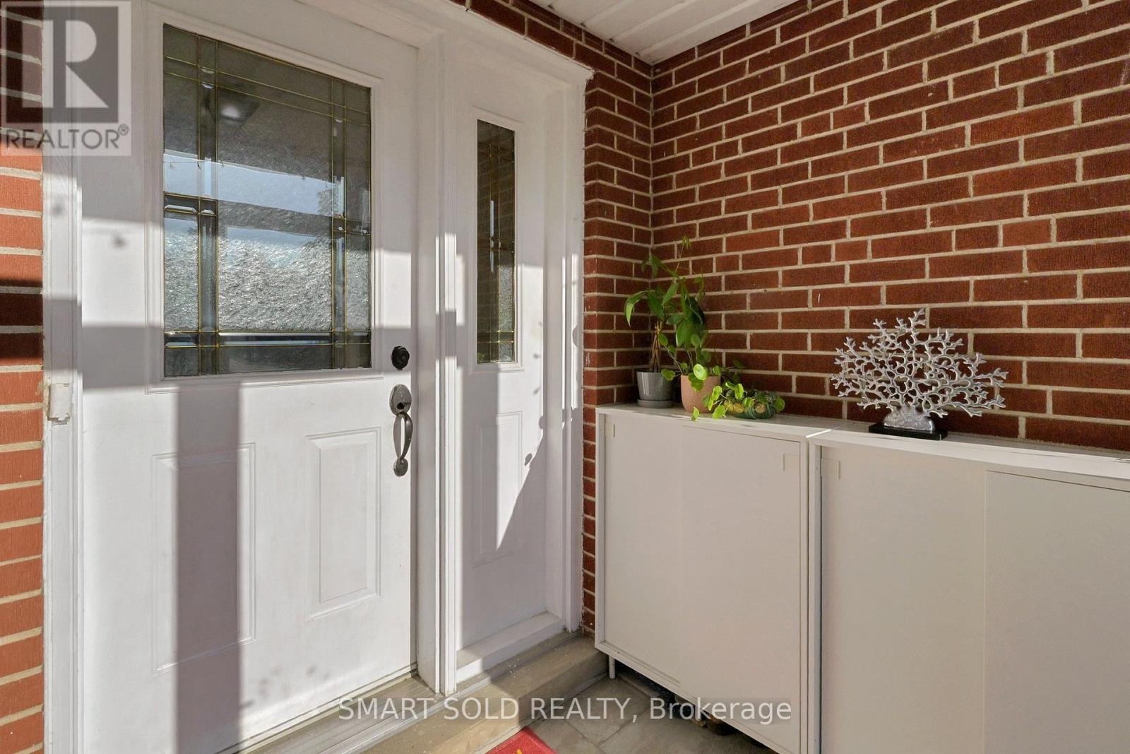 21 Sunmount Road, Toronto, Ontario  M1T 2A4 - Photo 3 - E12451015