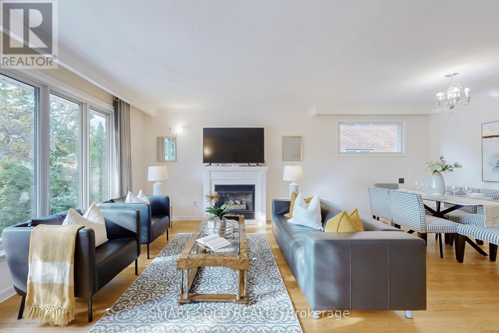 21 Sunmount Road, Toronto, Ontario  M1T 2A4 - Photo 4 - E12451015