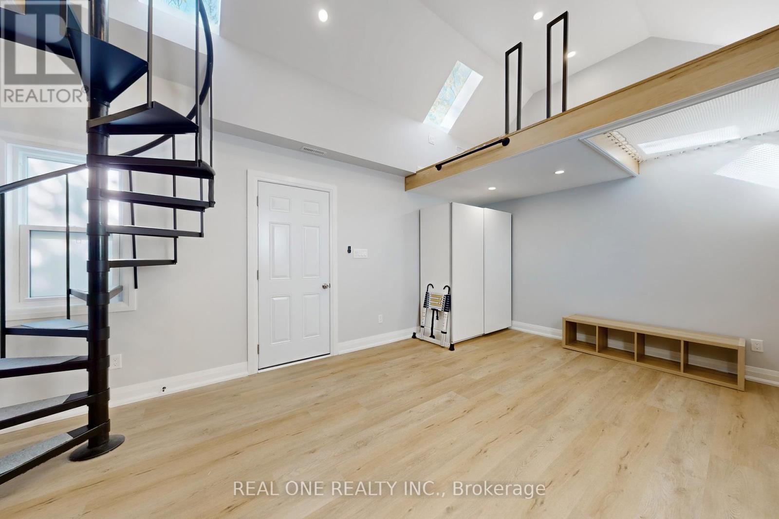 241 Rockaway Beach Place, Innisfil, Ontario  L0L 1K0 - Photo 14 - N12450987