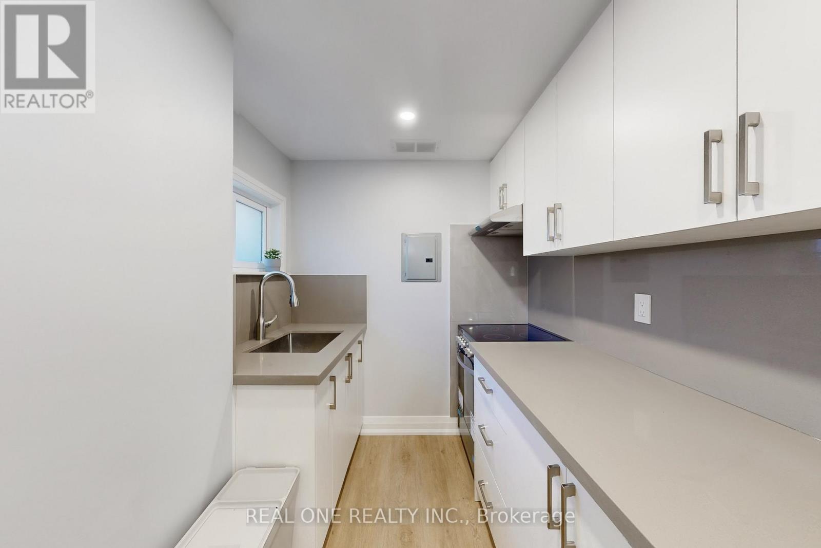 241 Rockaway Beach Place, Innisfil, Ontario  L0L 1K0 - Photo 17 - N12450987