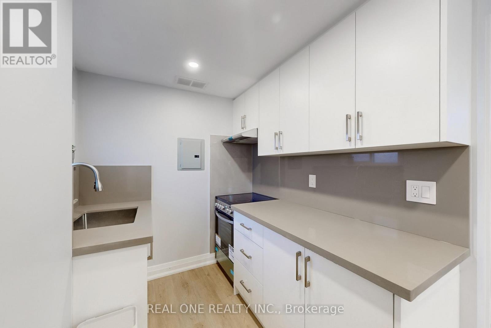 241 Rockaway Beach Place, Innisfil, Ontario  L0L 1K0 - Photo 18 - N12450987