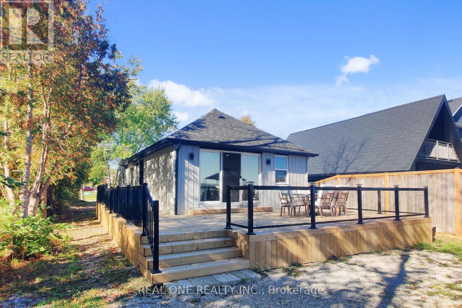 241 Rockaway Beach Place, Innisfil, Ontario  L0L 1K0 - Photo 2 - N12450987