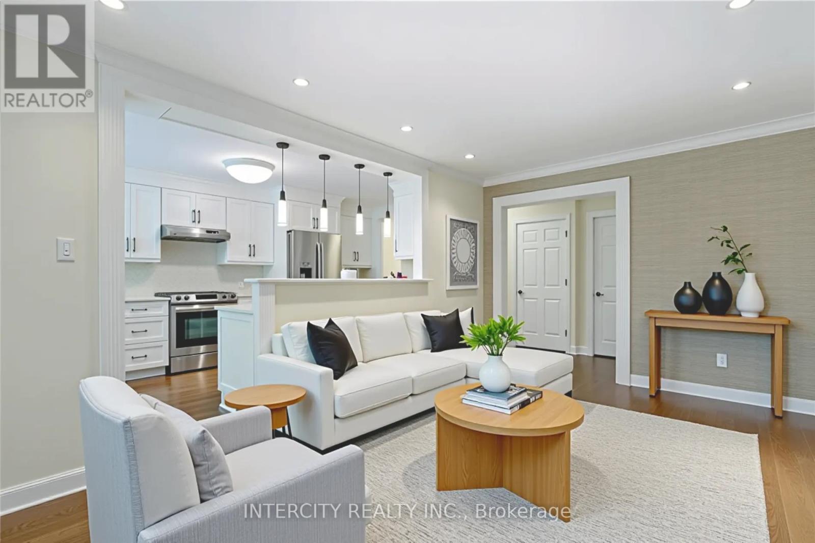 85 Houseman Crescent, Richmond Hill, Ontario  L4C 7S7 - Photo 10 - N12450998