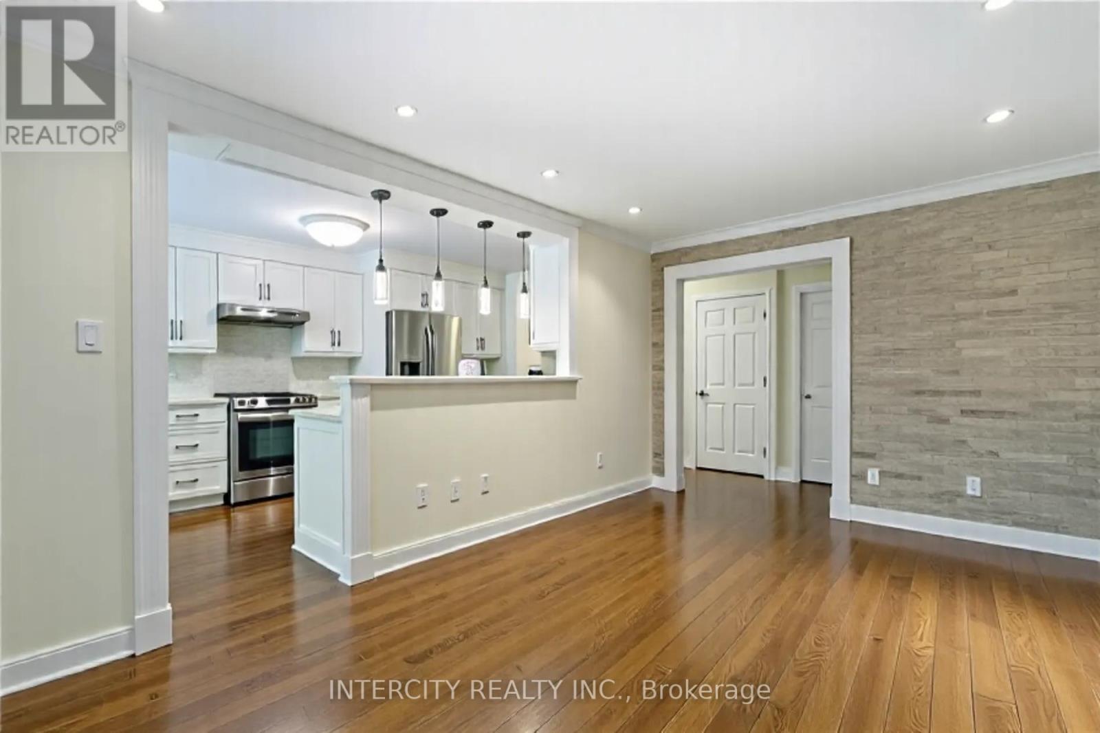 85 Houseman Crescent, Richmond Hill, Ontario  L4C 7S7 - Photo 11 - N12450998
