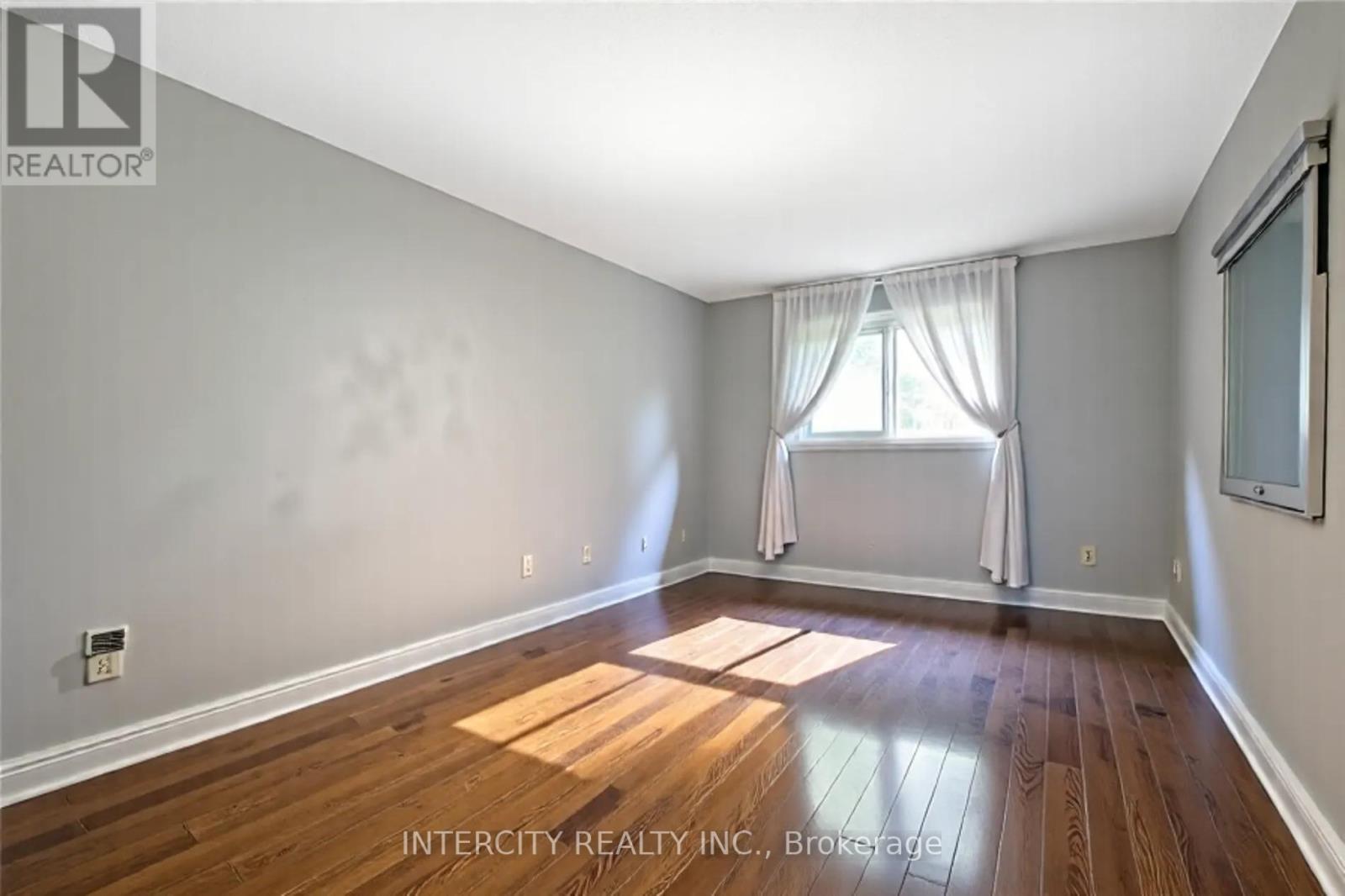 85 Houseman Crescent, Richmond Hill, Ontario  L4C 7S7 - Photo 13 - N12450998