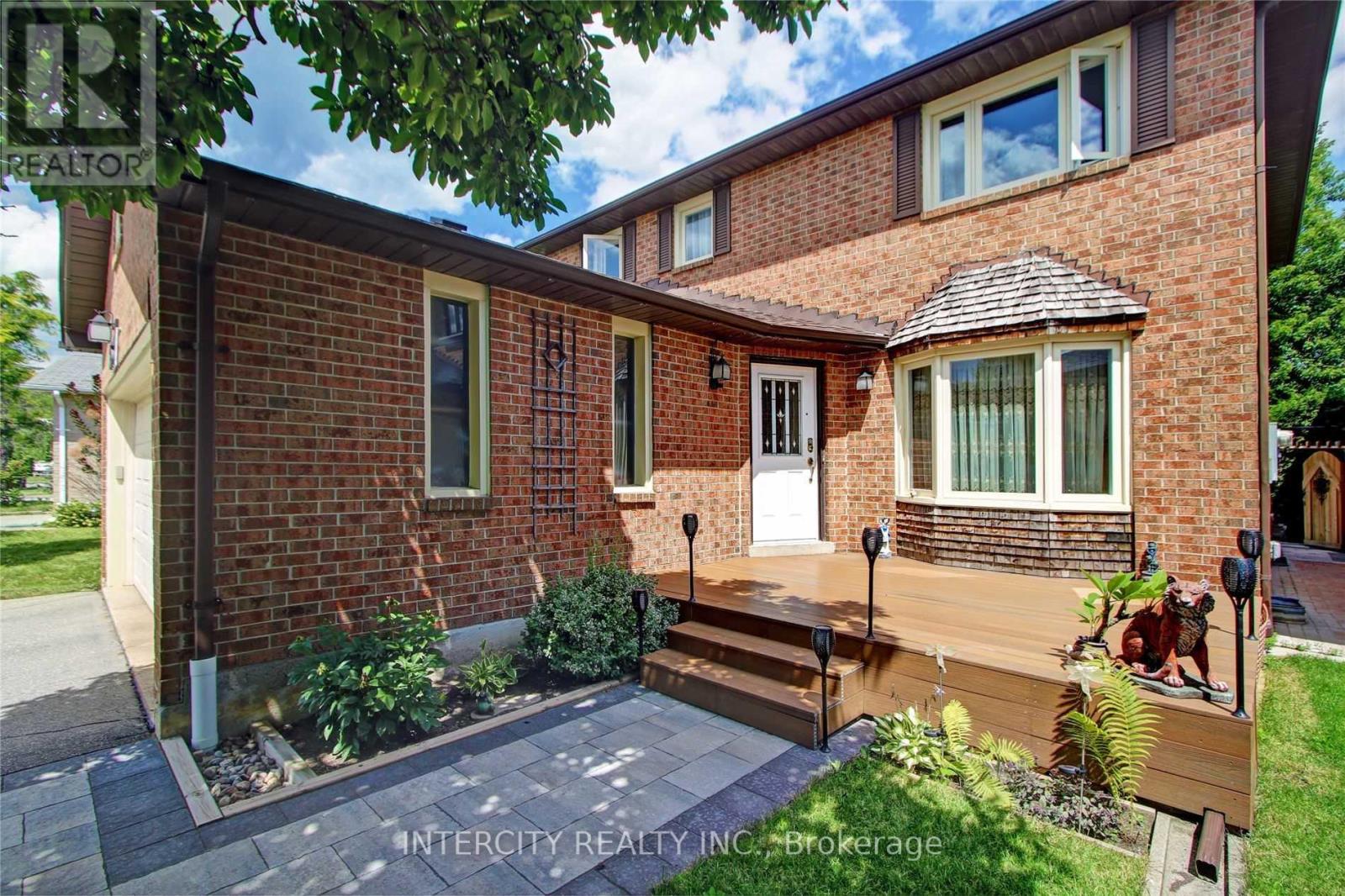 85 Houseman Crescent, Richmond Hill, Ontario  L4C 7S7 - Photo 2 - N12450998