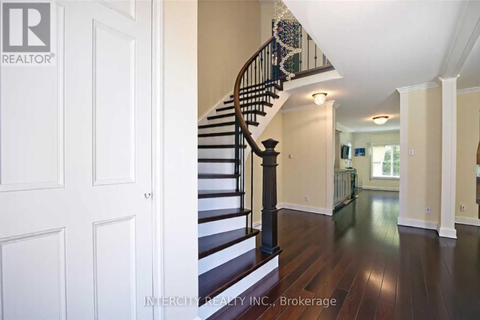85 Houseman Crescent, Richmond Hill, Ontario  L4C 7S7 - Photo 3 - N12450998