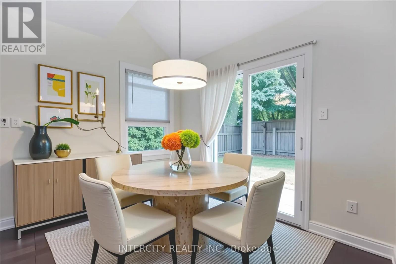 85 Houseman Crescent, Richmond Hill, Ontario  L4C 7S7 - Photo 8 - N12450998