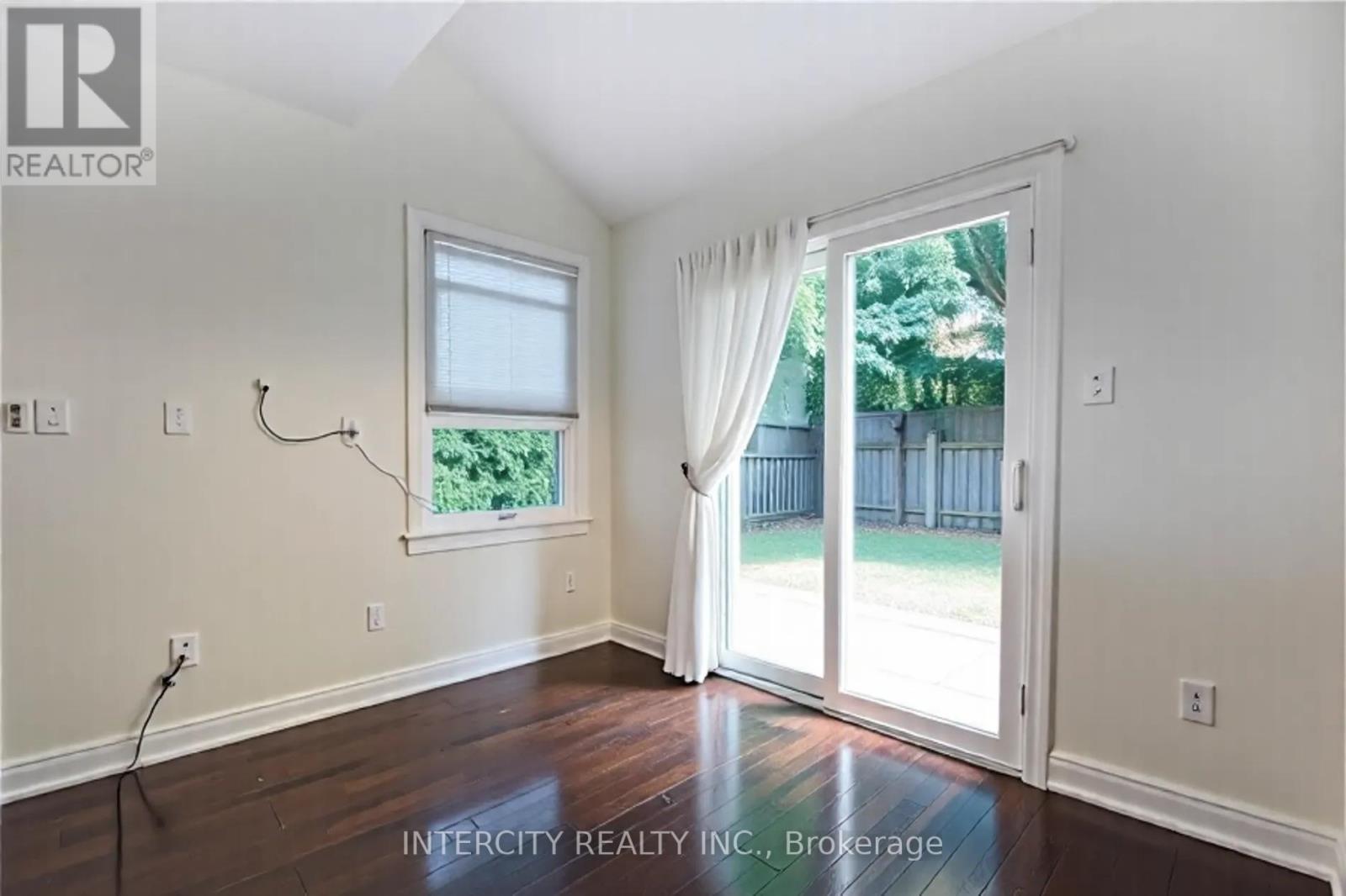 85 Houseman Crescent, Richmond Hill, Ontario  L4C 7S7 - Photo 9 - N12450998