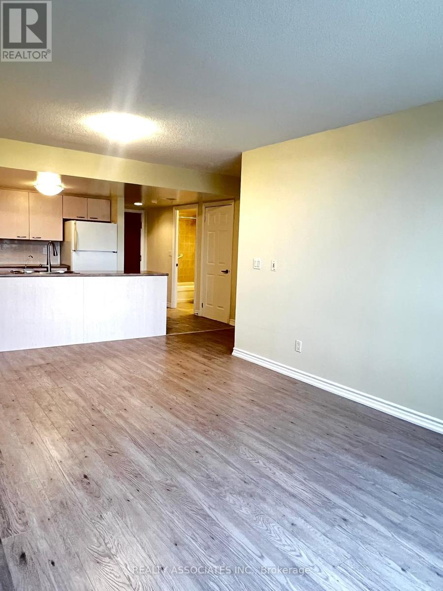 303 - 130 Pond Drive, Markham, Ontario  L3T 7W5 - Photo 16 - N12451008