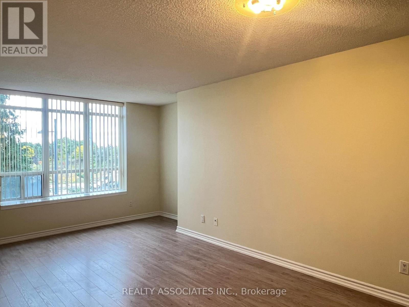 303 - 130 Pond Drive, Markham, Ontario  L3T 7W5 - Photo 18 - N12451008