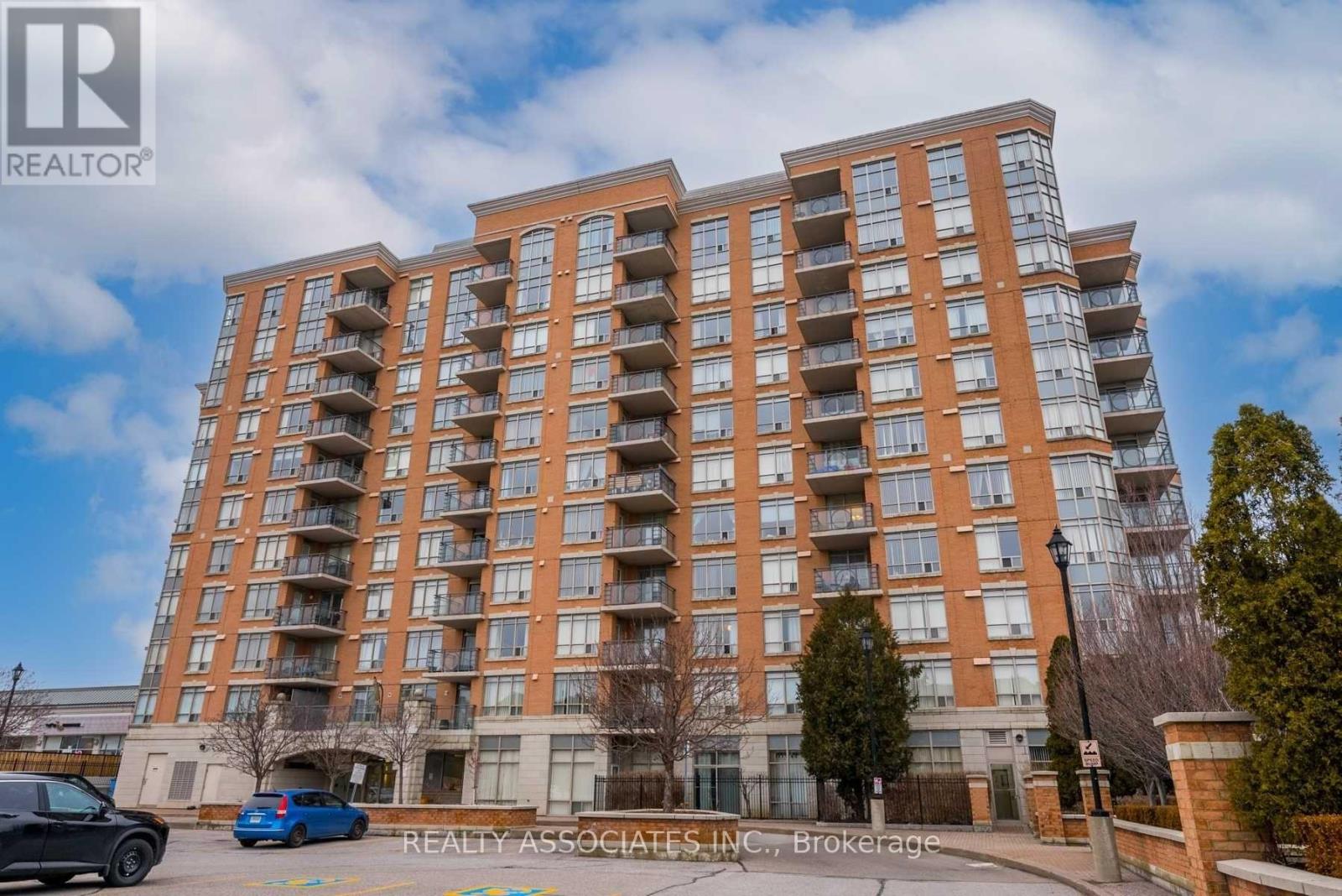 303 - 130 Pond Drive, Markham, Ontario  L3T 7W5 - Photo 3 - N12451008