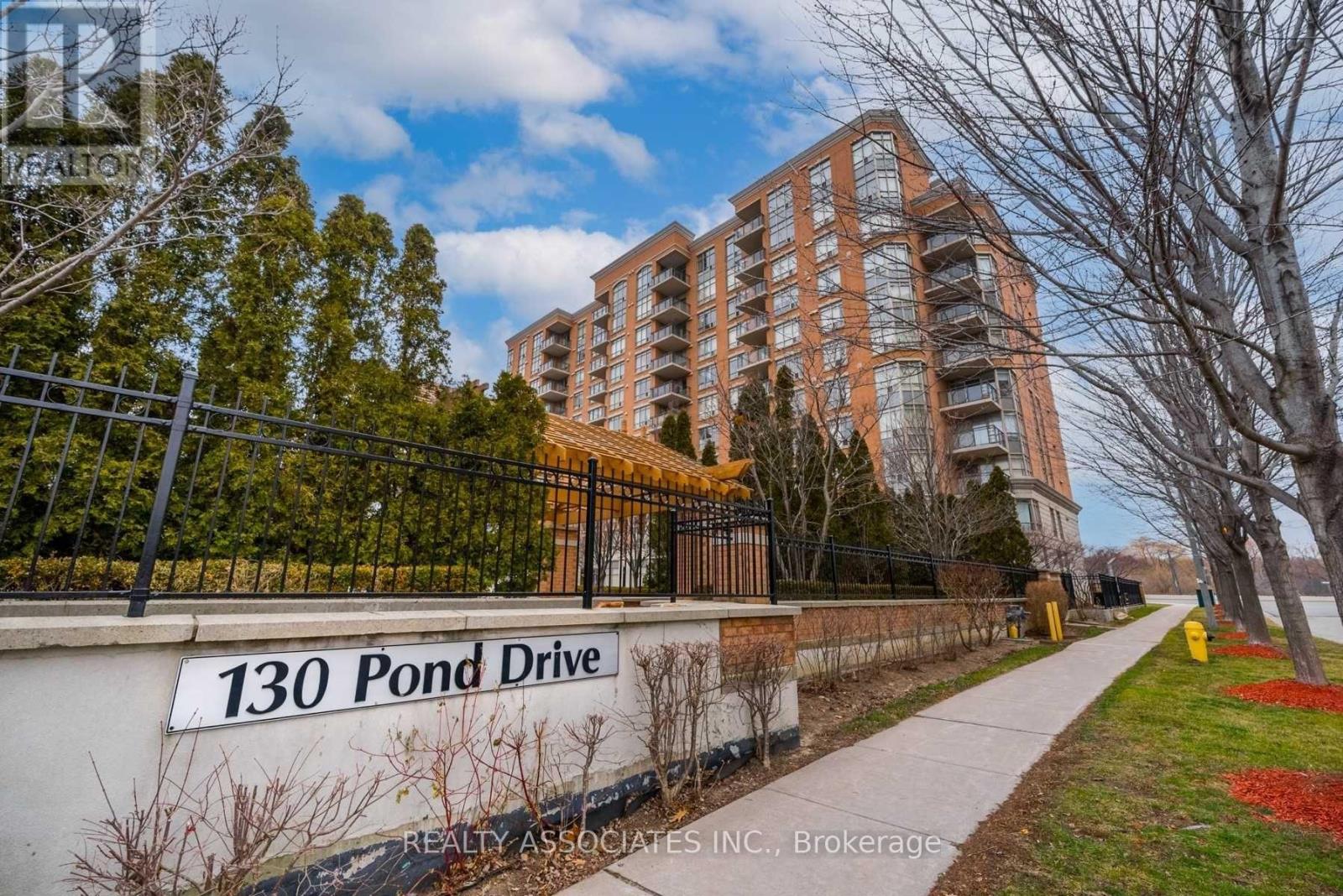 303 - 130 Pond Drive, Markham, Ontario  L3T 7W5 - Photo 4 - N12451008