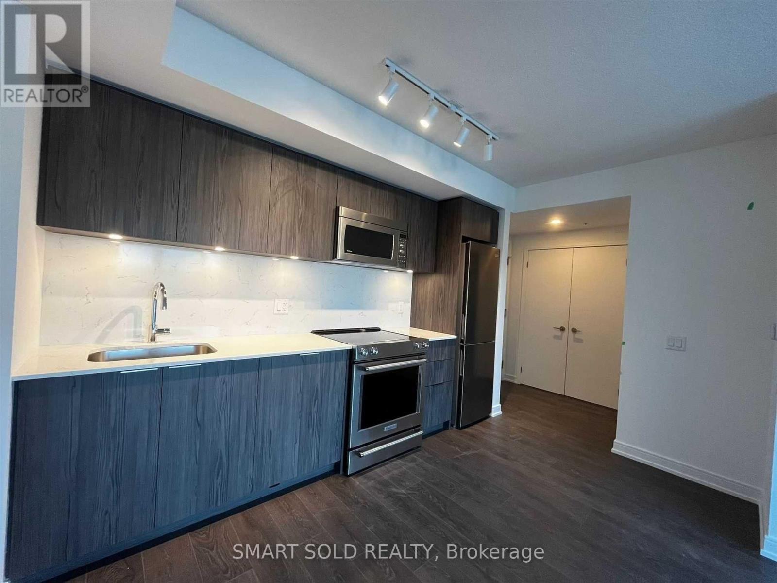 304 - 30 Samuel Wood Way, Toronto, Ontario  M9B 0C9 - Photo 5 - W12450988
