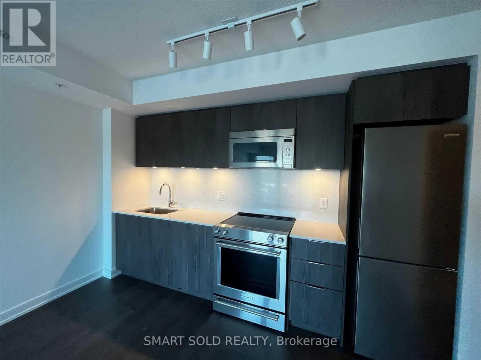 304 - 30 Samuel Wood Way, Toronto, Ontario  M9B 0C9 - Photo 6 - W12450988