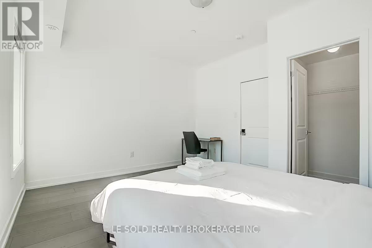 89 Frederick Tisdale Drive, Toronto, Ontario  M3K 0C6 - Photo 9 - W12450991