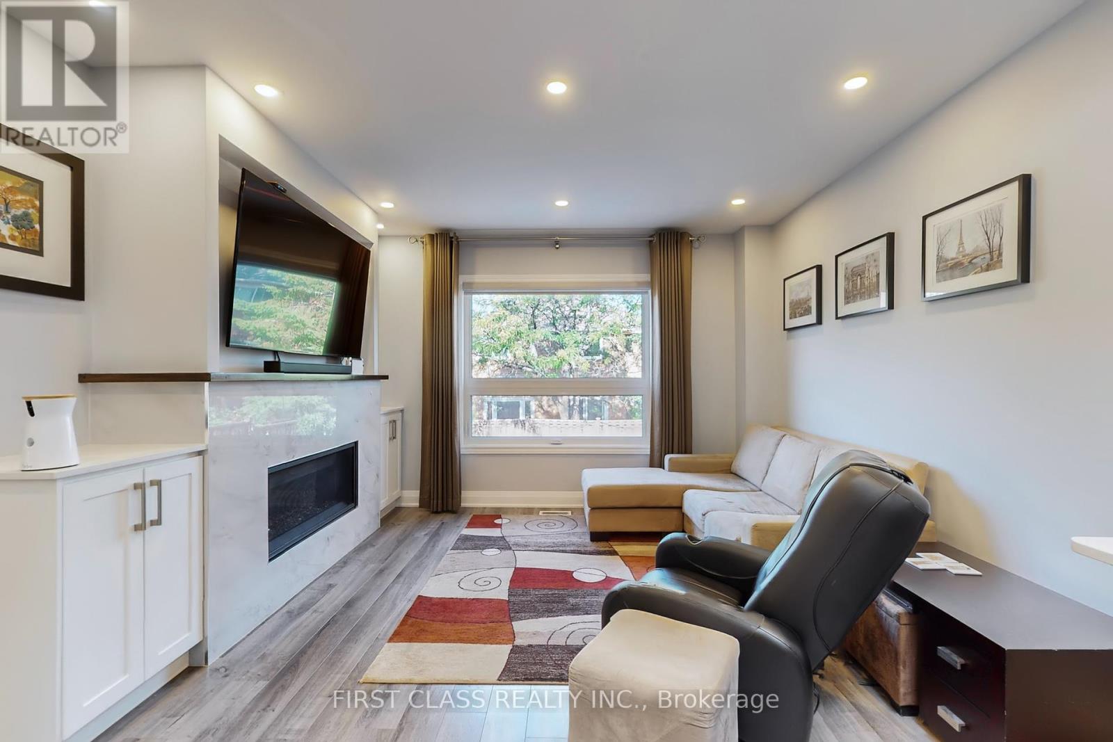 5244 Floral Hill Crescent, Mississauga, Ontario  L5V 1V4 - Photo 3 - W12450992