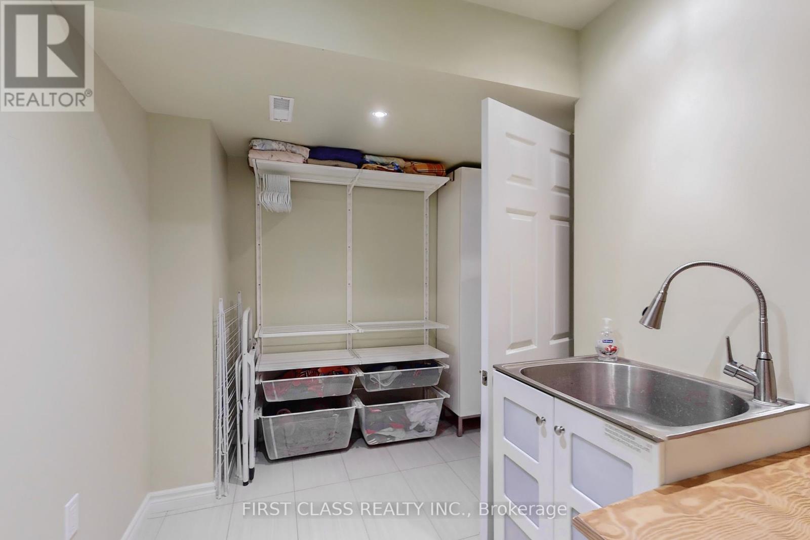 5244 Floral Hill Crescent, Mississauga, Ontario  L5V 1V4 - Photo 35 - W12450992