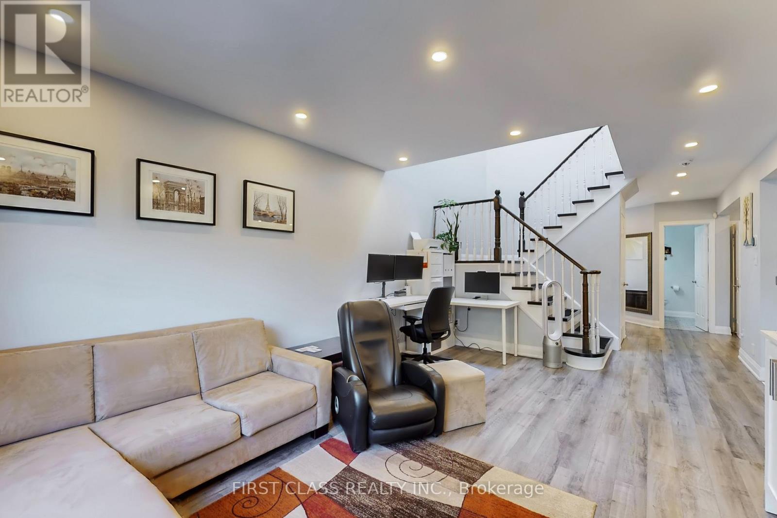 5244 Floral Hill Crescent, Mississauga, Ontario  L5V 1V4 - Photo 4 - W12450992