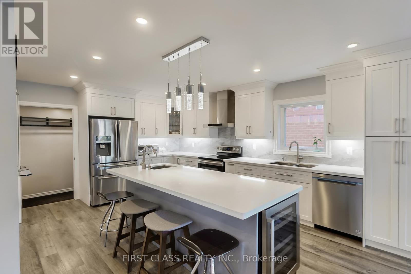 5244 Floral Hill Crescent, Mississauga, Ontario  L5V 1V4 - Photo 5 - W12450992