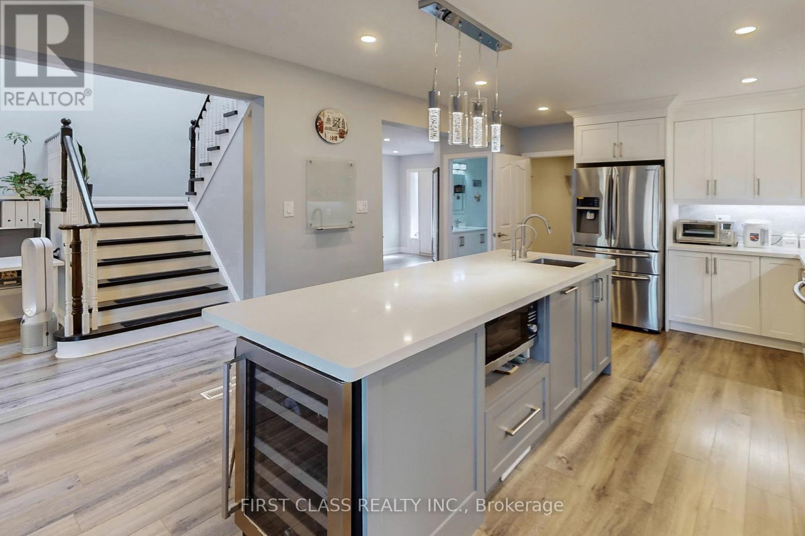 5244 Floral Hill Crescent, Mississauga, Ontario  L5V 1V4 - Photo 6 - W12450992