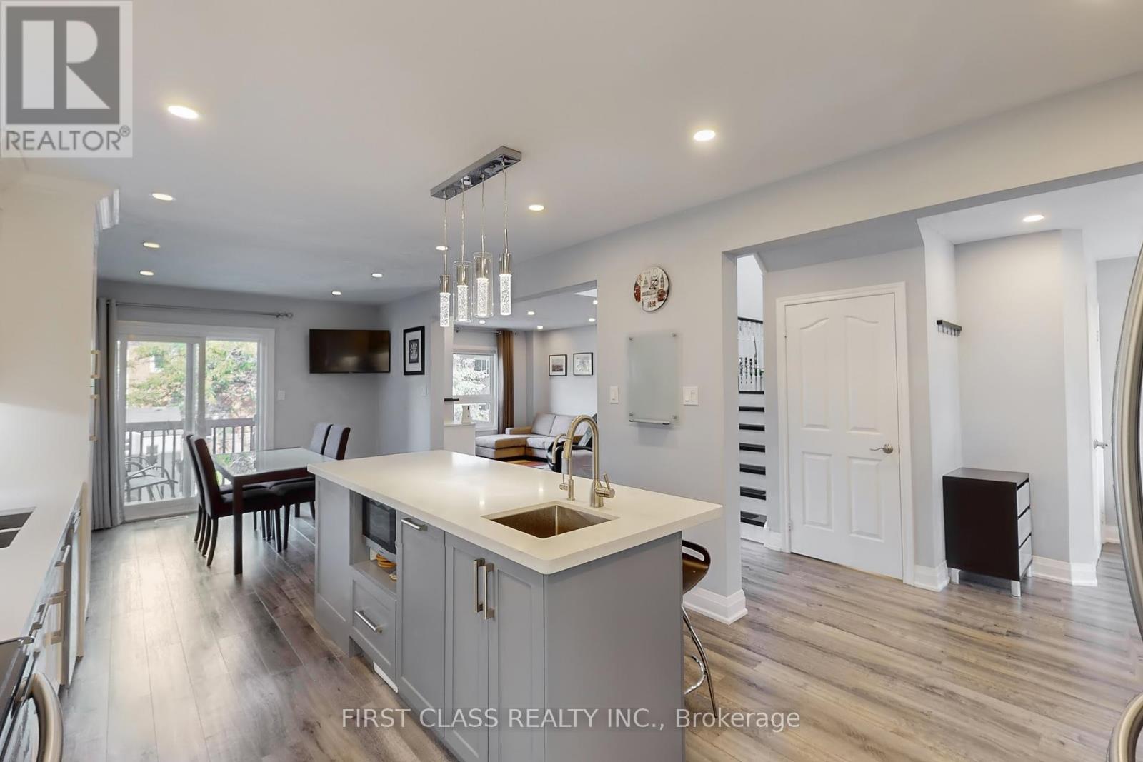 5244 Floral Hill Crescent, Mississauga, Ontario  L5V 1V4 - Photo 7 - W12450992