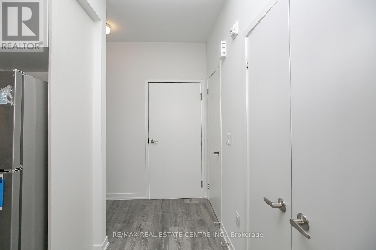 4 - 3556 Colonial Drive, Mississauga, Ontario  L5L 5T3 - Photo 3 - W12451016