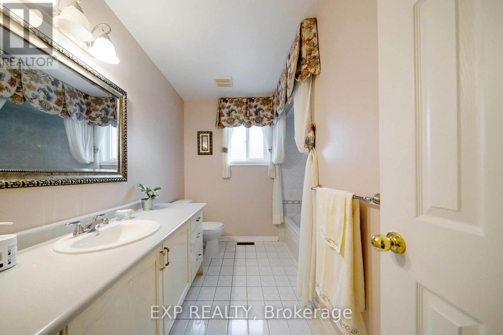 5400 Middleport Crescent, Mississauga, Ontario  L4Z 3V2 - Photo 24 - W12451017