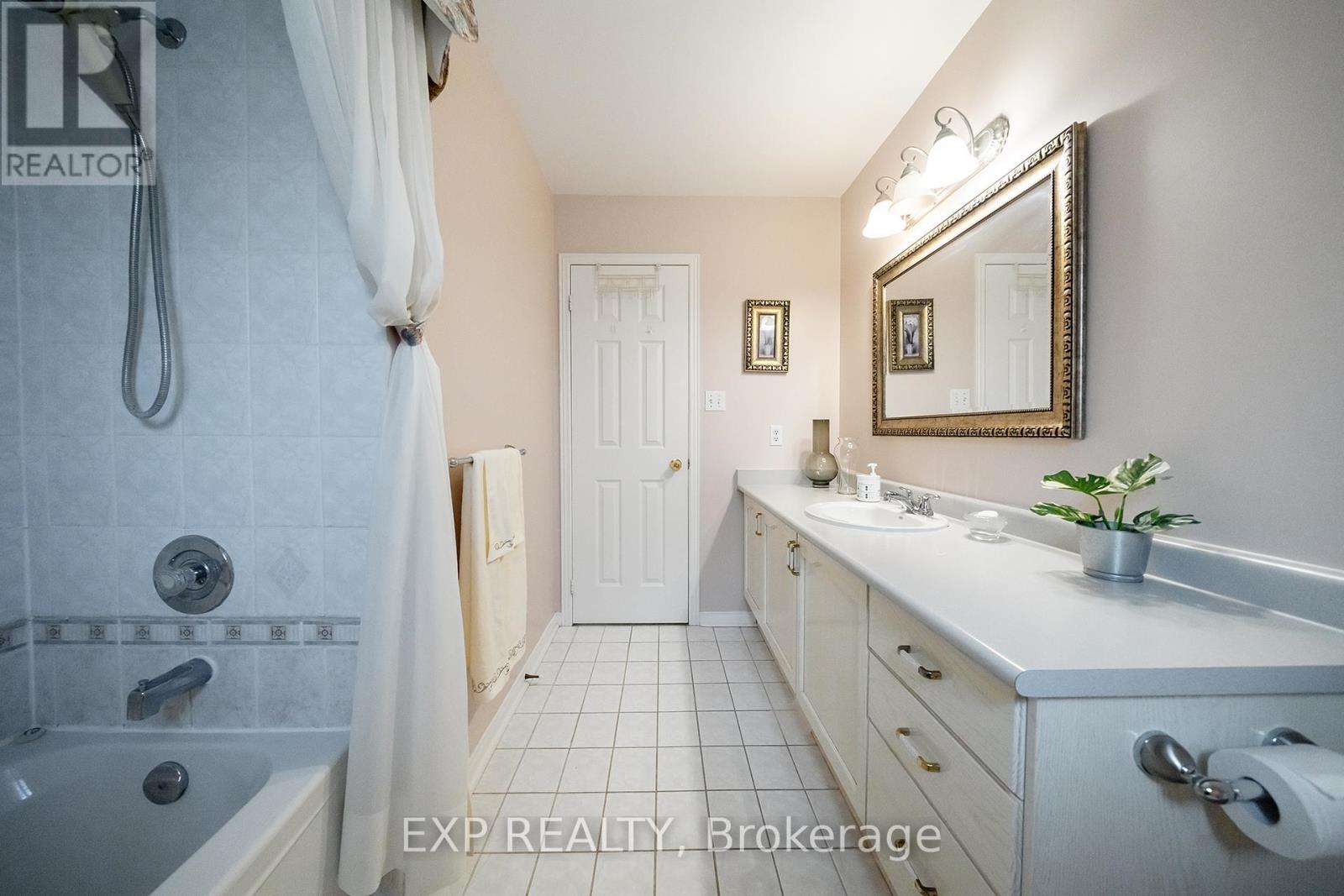 5400 Middleport Crescent, Mississauga, Ontario  L4Z 3V2 - Photo 28 - W12451017
