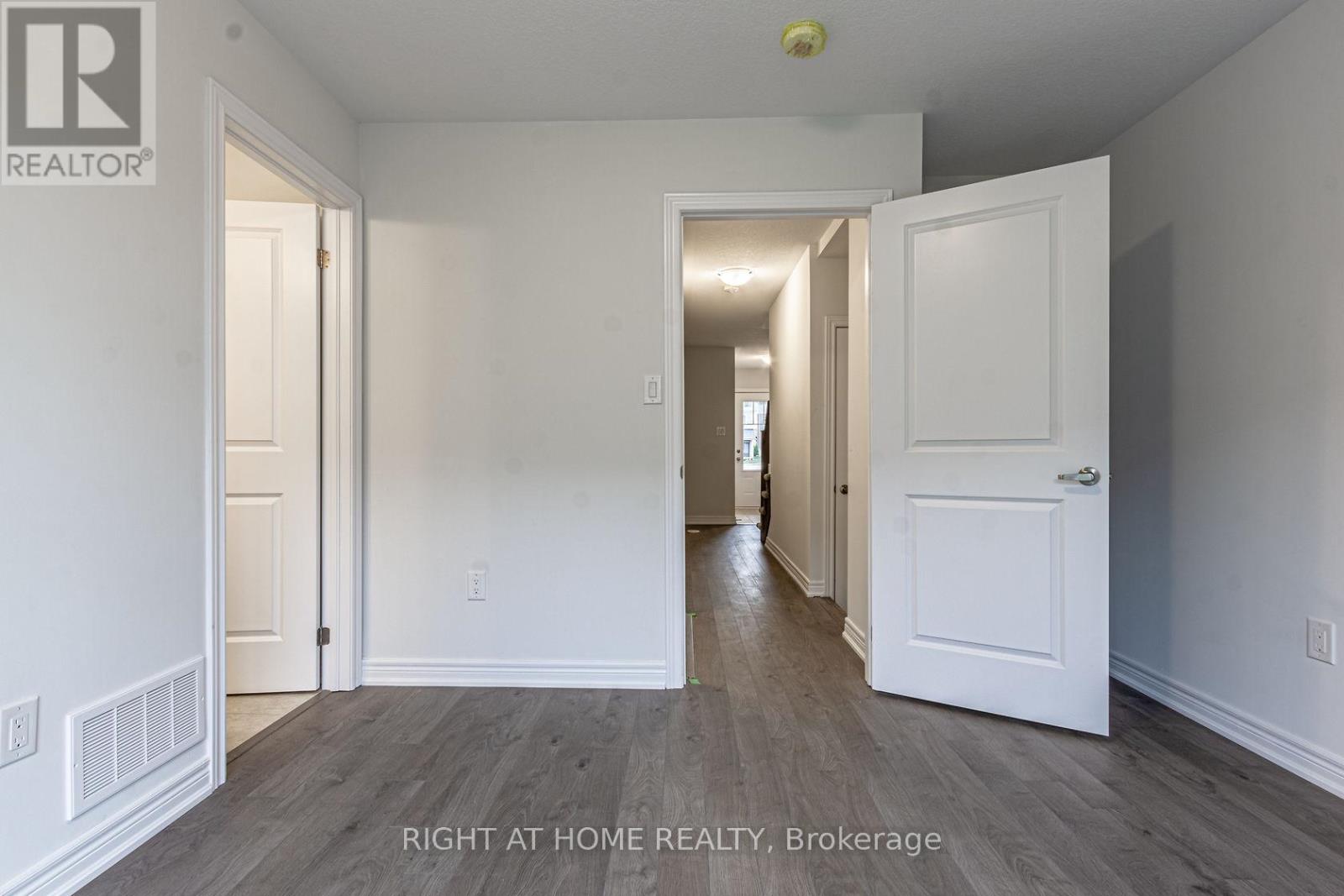59 Hibiscus Lane, Hamilton, Ontario  L8K 0A4 - Photo 11 - X12450989