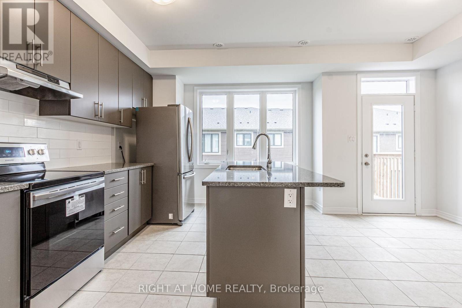 59 Hibiscus Lane, Hamilton, Ontario  L8K 0A4 - Photo 13 - X12450989