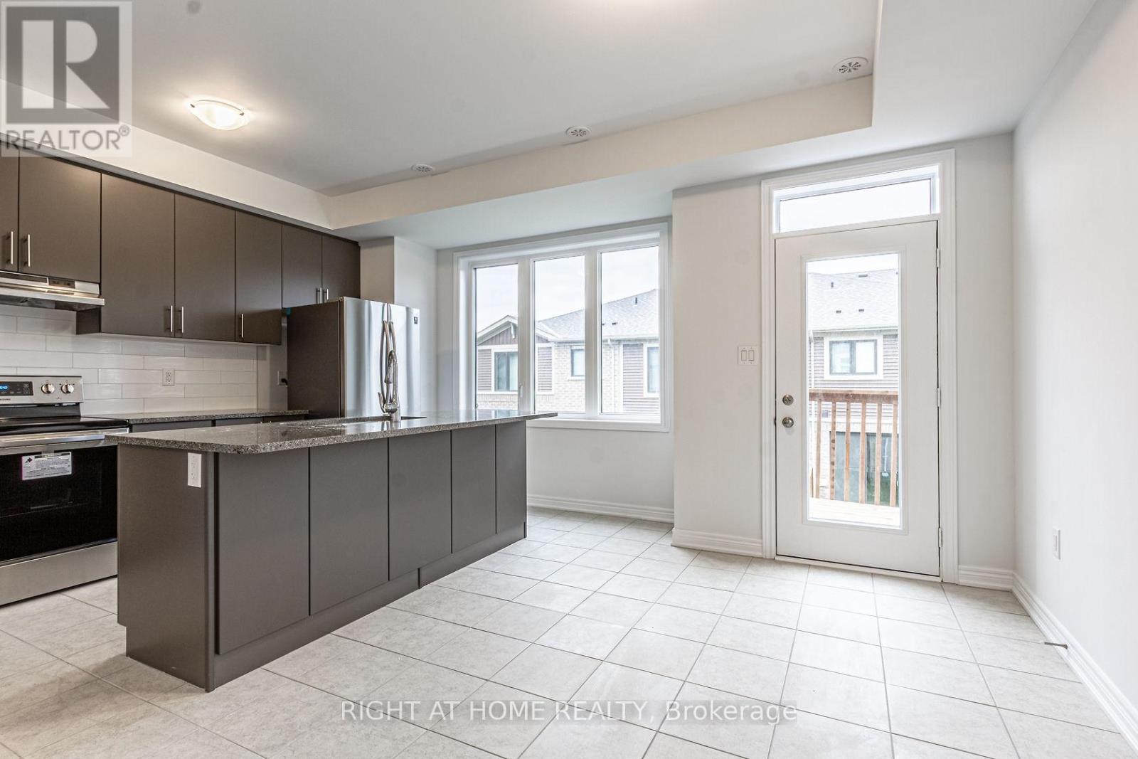 59 Hibiscus Lane, Hamilton, Ontario  L8K 0A4 - Photo 14 - X12450989