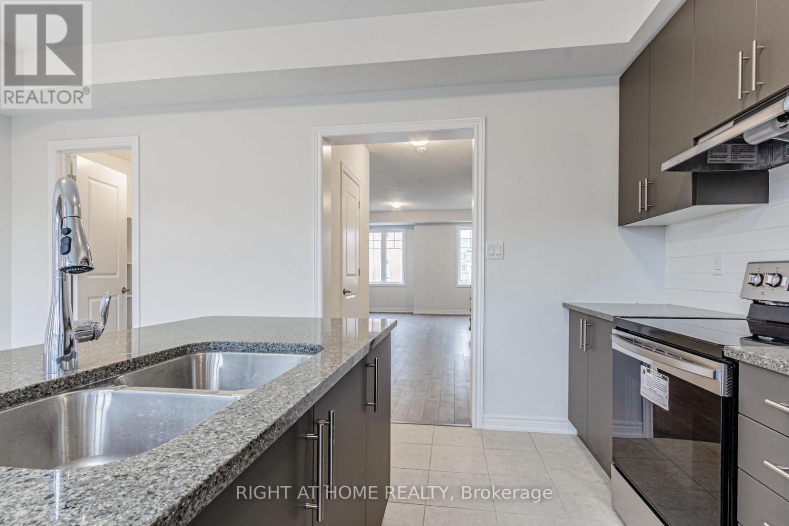 59 Hibiscus Lane, Hamilton, Ontario  L8K 0A4 - Photo 17 - X12450989