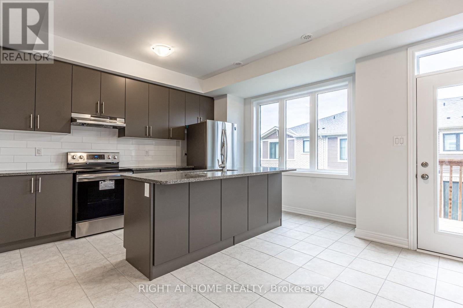 59 Hibiscus Lane, Hamilton, Ontario  L8K 0A4 - Photo 18 - X12450989