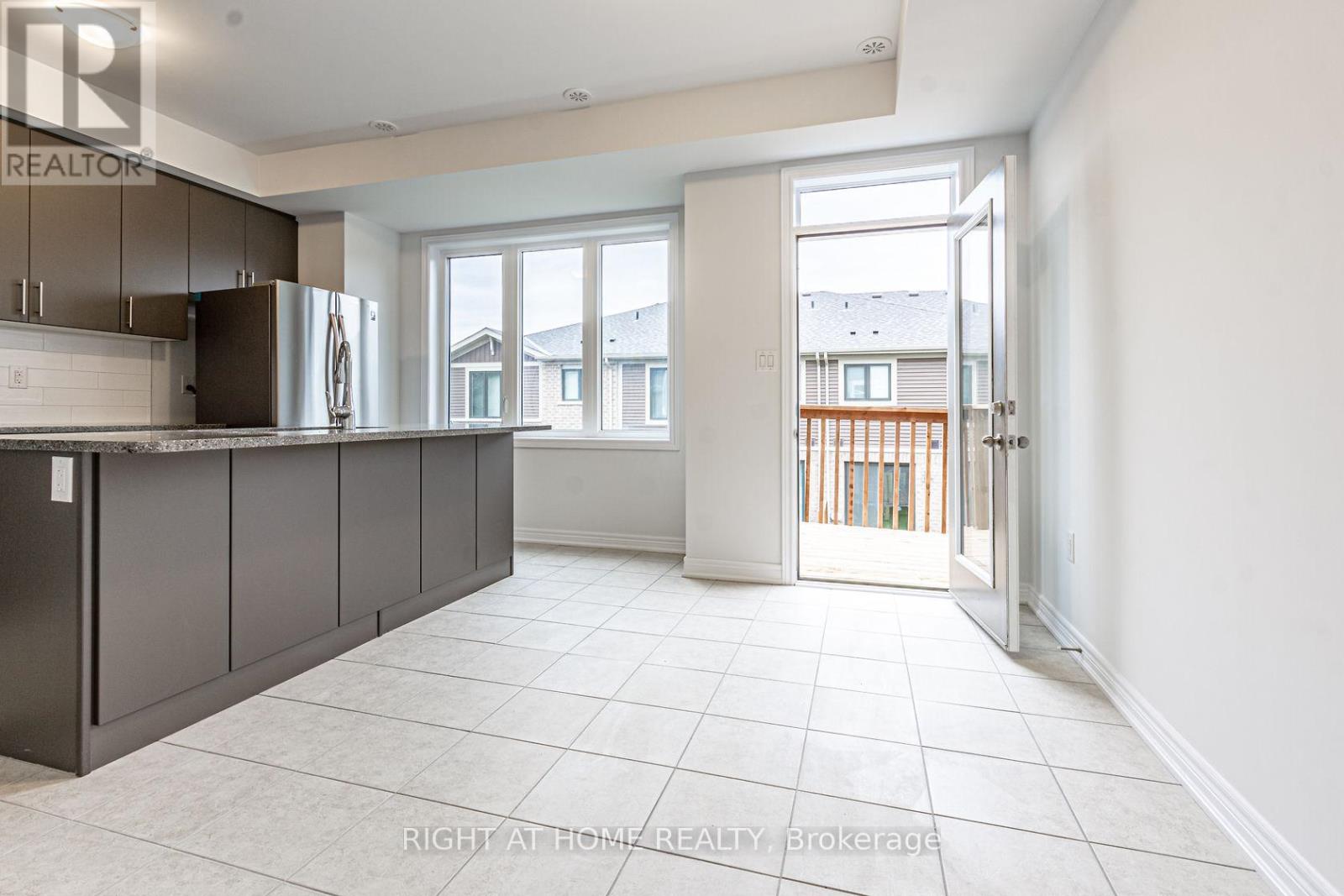 59 Hibiscus Lane, Hamilton, Ontario  L8K 0A4 - Photo 19 - X12450989