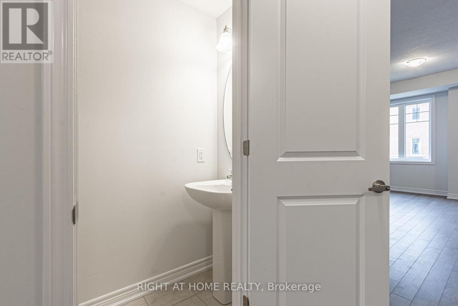 59 Hibiscus Lane, Hamilton, Ontario  L8K 0A4 - Photo 21 - X12450989