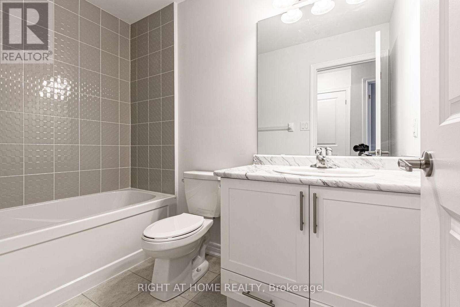59 Hibiscus Lane, Hamilton, Ontario  L8K 0A4 - Photo 36 - X12450989
